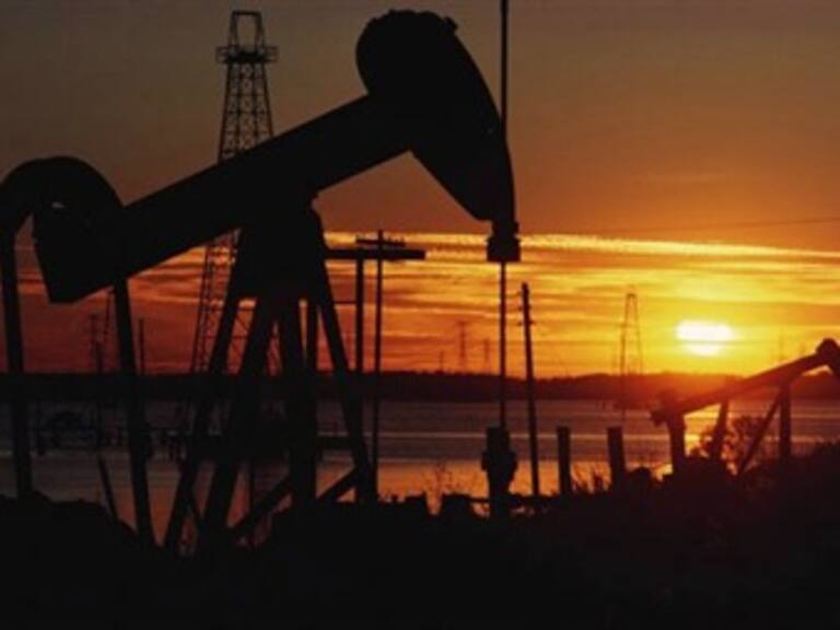 Por crisis en Libia, podría suspenderse suministro de crudo: EU