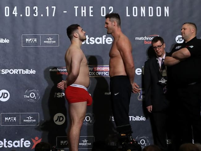 Boxeador británico rellena su calzoncillo para intimidar a su rival