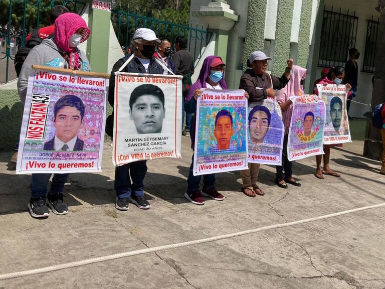 Luto nacional por desaparición de normalistas: AMLO
