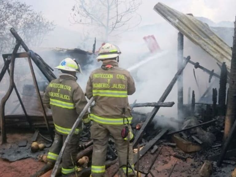 Se registró incendio en almacén del municipio de Talpa de Allende