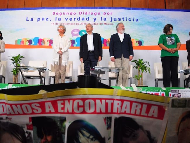 Familiares de desaparecidos exigen justicia en foro de paz de AMLO