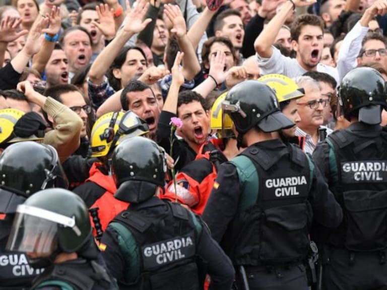 Referéndum ilegal de Cataluña deja más de 400 heridos