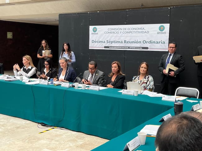 Diputados aprueban en comisiones “ley antimemes”