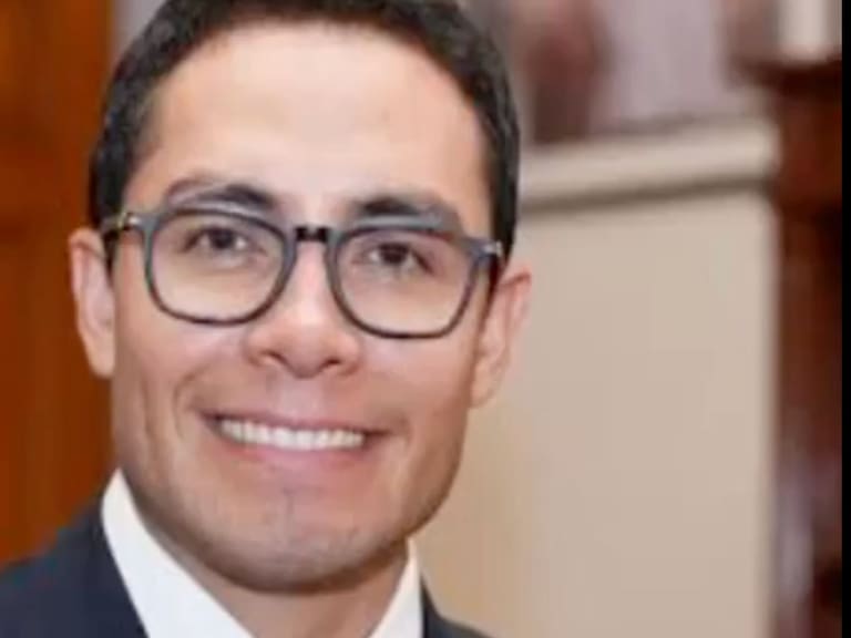 El alcalde morenista Jorge Reyes desata polémica por pedir likes y compartir publicaciones oficiales. FB