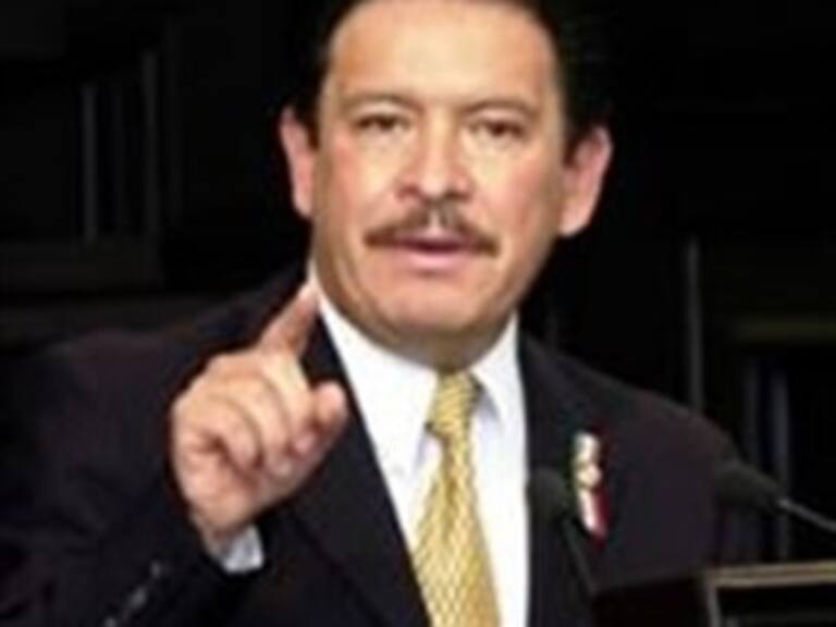 Amenaza Senado con congelar gasolinazo