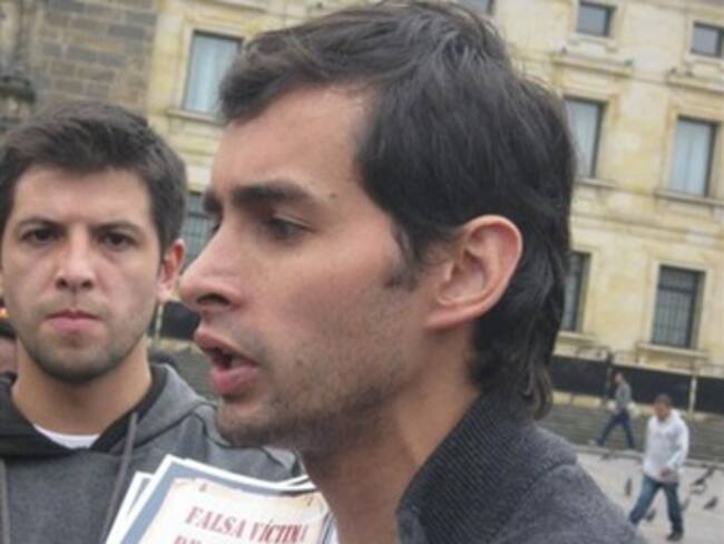 Hijo de general condenado por masacre se encadena en oficina de OEA