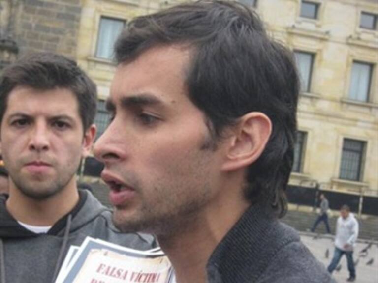 Hijo de general condenado por masacre se encadena en oficina de OEA