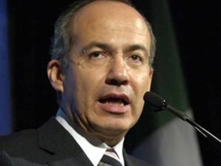 Ningún país ha hecho el milagro de enfrentar criminales sin violencia: Calderón