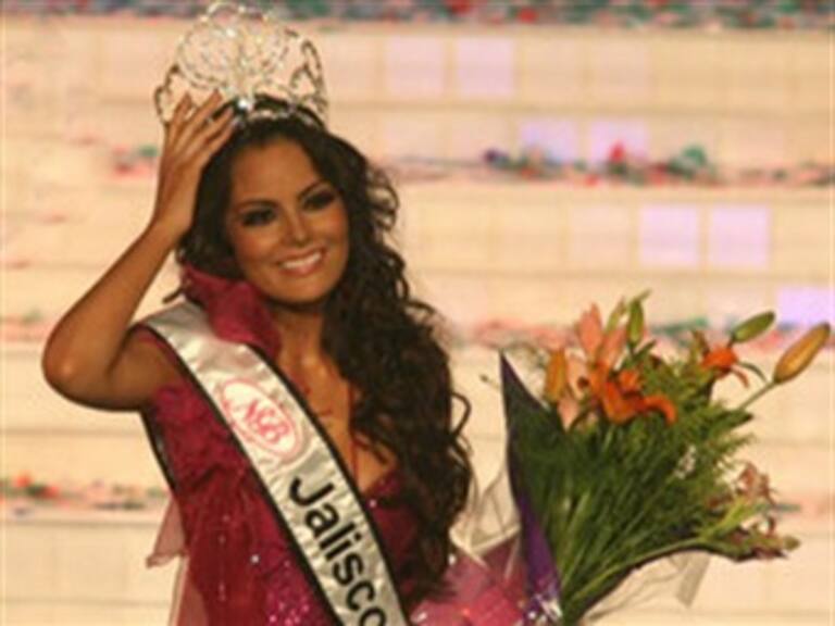 Destaca Debayle participación de Jimena Navarrete en Miss Universo