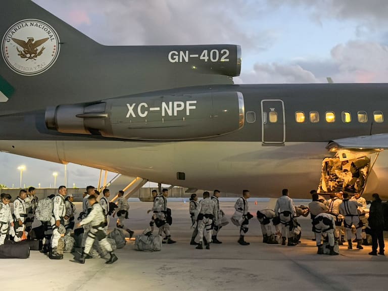 Elementos de la Guardia Nacional partieron durante las primeras horas del aeropuerto de Cancún hacia la frontera norte a fin de reforzar los trabajos de seguridad tras los acuerdos entre el gobierno mexicano y estadounidense para evitar la aplicación del 25% aranceles. FOTO: ELIZABETH RUIZ/CUARTOSCURO.COM