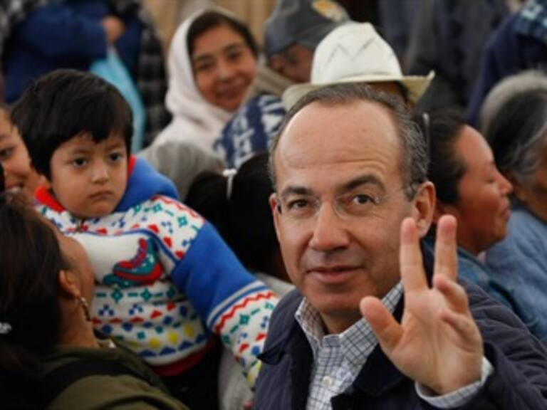 En 2030 los mexicanos dejarán de ser pobres: Calderón