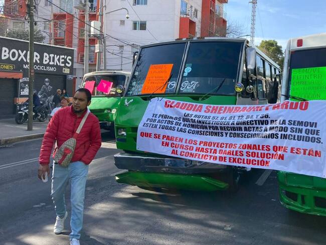 Microbuseros de Ruta 81 acuerdan mesa de diálogo con Martín Batres