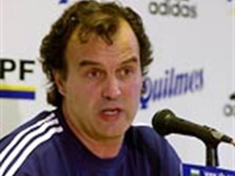 Bielsa dice que la eliminación de Chile fue 'justa' y que siente 'tristeza'