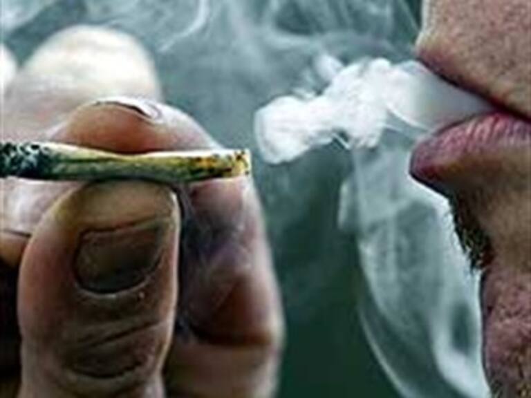 Pide NYT despenalizar uso de mariguana en EU