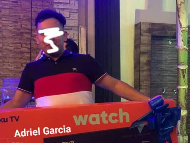 Empleado nuevo gana pantalla en la posada de su trabajo y luego renuncia