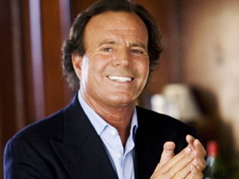 Agradece Julio Iglesias a México por mostrarle que sabe cantar
