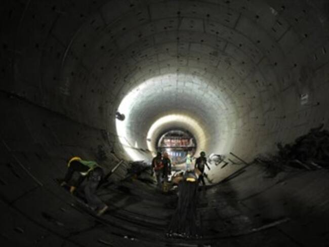 Recibe empresa constructora licitación para construcción de túnel. Momento Corporativo con Roberto Aguilar