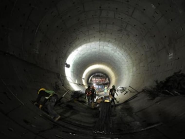 Recibe empresa constructora licitación para construcción de túnel. Momento Corporativo con Roberto Aguilar