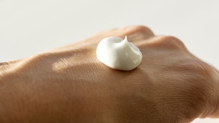 Piel grasa en época de lluvias: ¿por qué aparecen granitos y cómo cuidar el rostro?