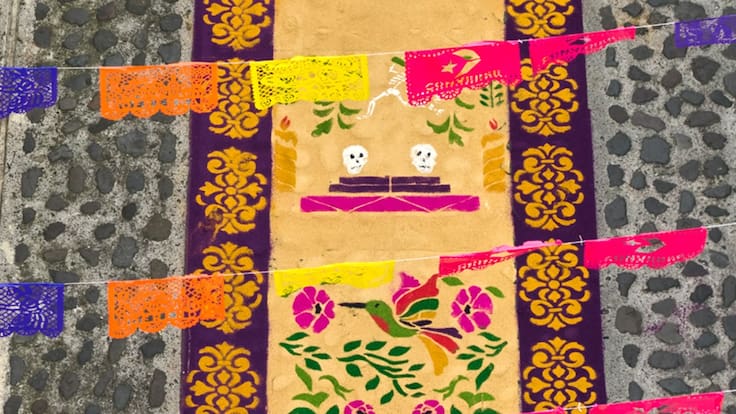 Presentan nueva colección de tenis inspirada en Día de Muertos