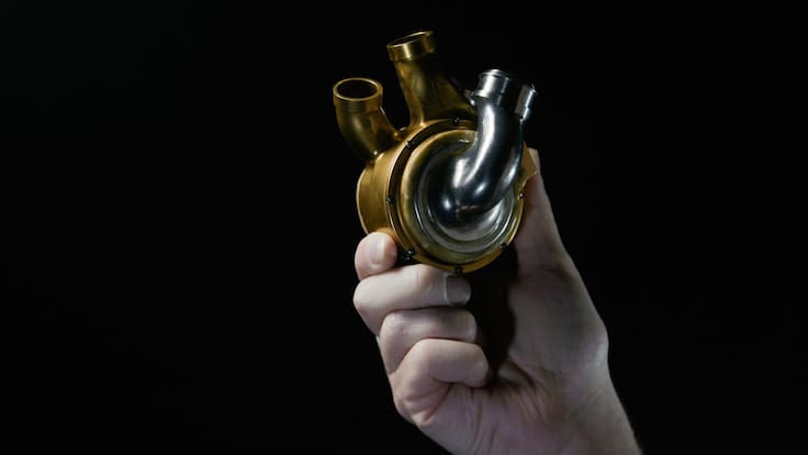 Australiano vive 104 días con corazón artificial de titanio antes de recibir un trasplante