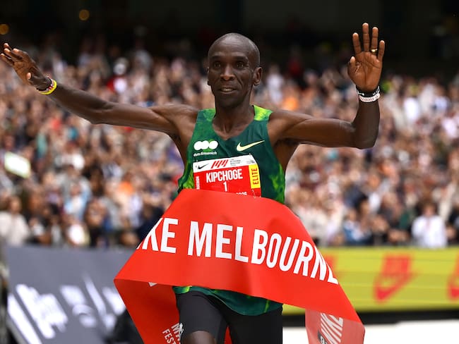 Eliud Kipchoge rompe récord en el maratón de Melbourne a los 41 años y demuestra que sigue en la élite