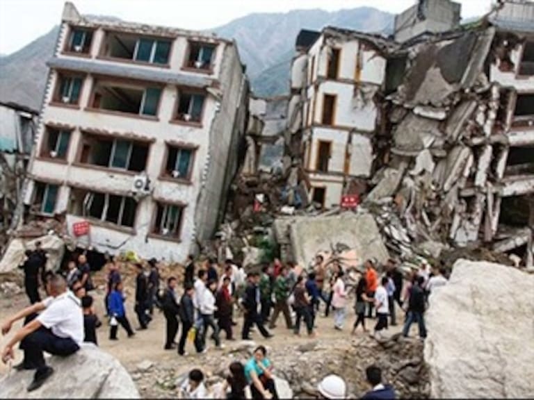 En China continúa la búsqueda de víctimas por el sismo de 6.5 grados