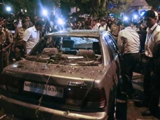 Alerta máxima en India tras triple atentado en Bombay