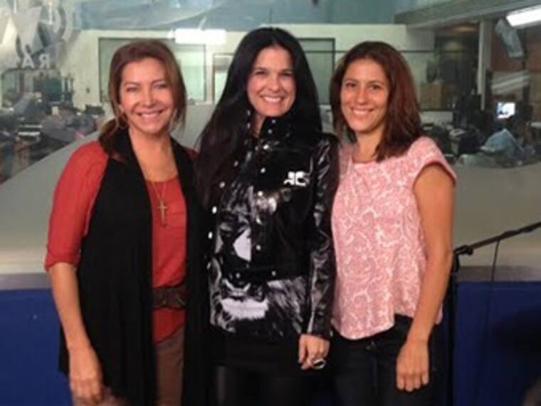 Mara Escalante visita la cabina de 'Martha Debayle en W'