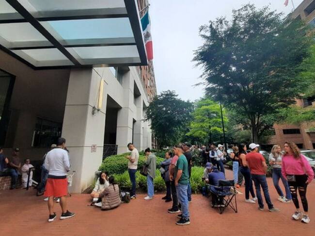 Mexicanos en el extranjero emiten su voto