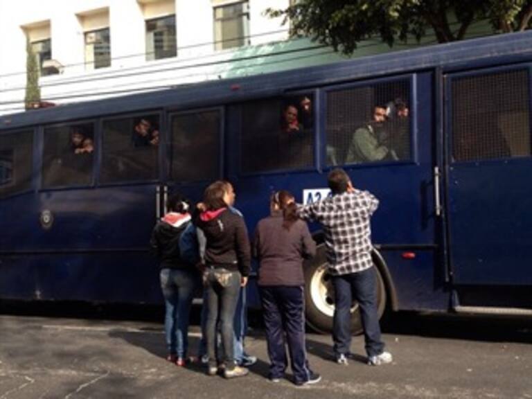 Continúan retenidas 73 personas por intento de desalojo en Bucareli