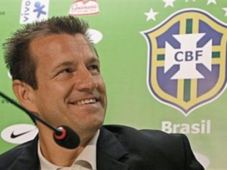 Dunga permite sexo, chocolate y helados durante Mundial
