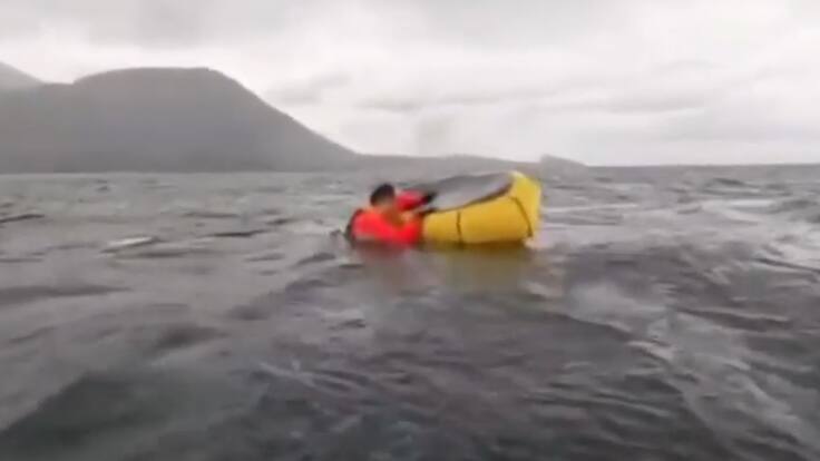 Así fue el momento en el que una ballena jorobada se traga a kayakista en Chile | VIDEO