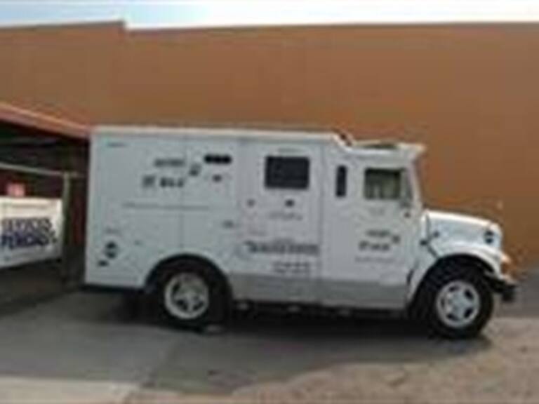 Roban 10 mdp de camioneta blindada en Puebla