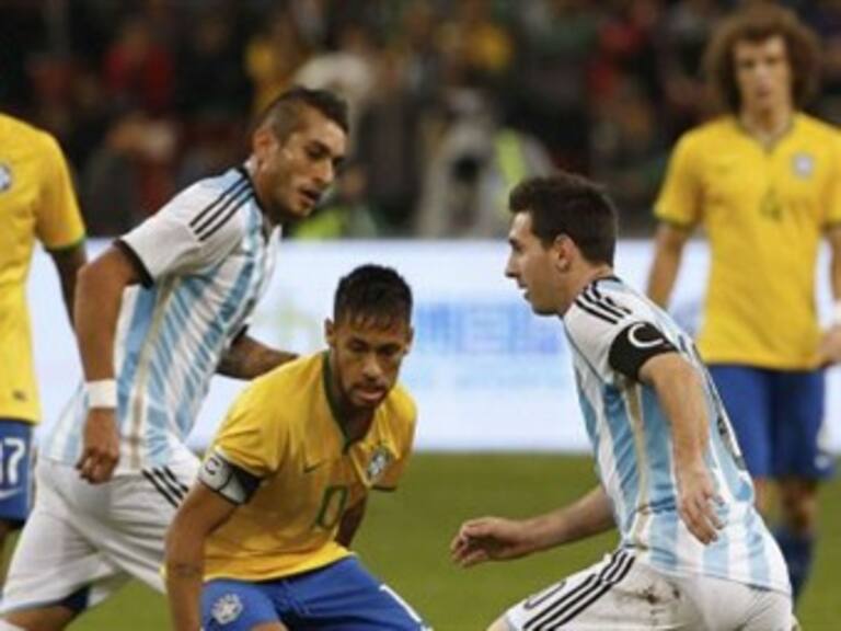 Gana Neymar la partida ante Messi