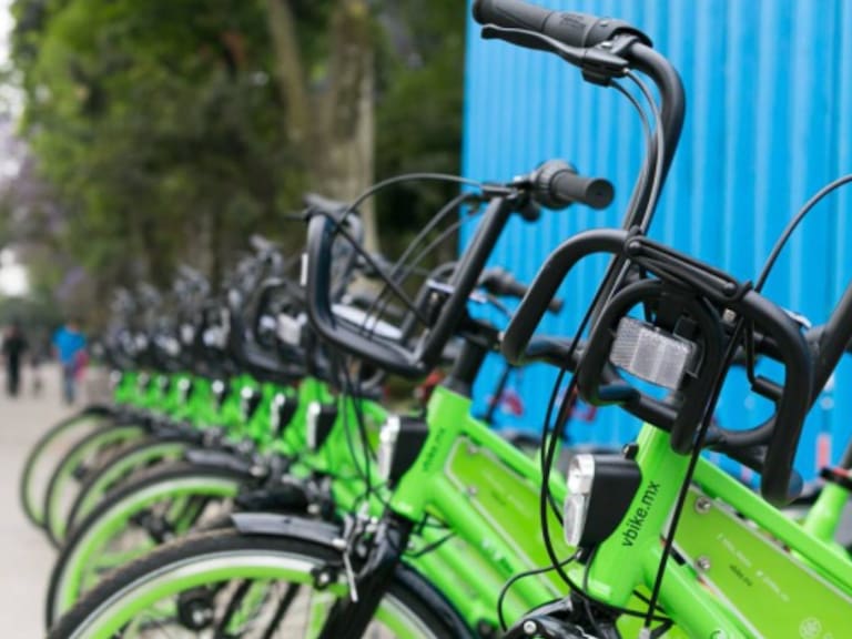 La nueva regulación a bicicletas eléctricas busca aplicar el Reglamento de Tránsito de CDMX en las mismas condiciones que los motopatines y el resto de automóviles.