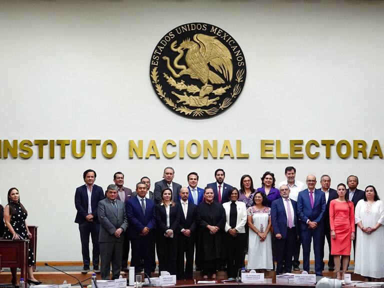 CIUDAD DE MÉXICO, 23AGOSTO2024.- Guadalupe Taddei Zavala, consejera presidenta del Instituto Nacional Electoral (INE), realizó la entrega de constancias que avalan la asignación de diputados y senadores esto durante la sesión extraordinaria del INE en la sede del instituto.
FOTO: ROGELIO MORALES /CUARTOSCURO.COM