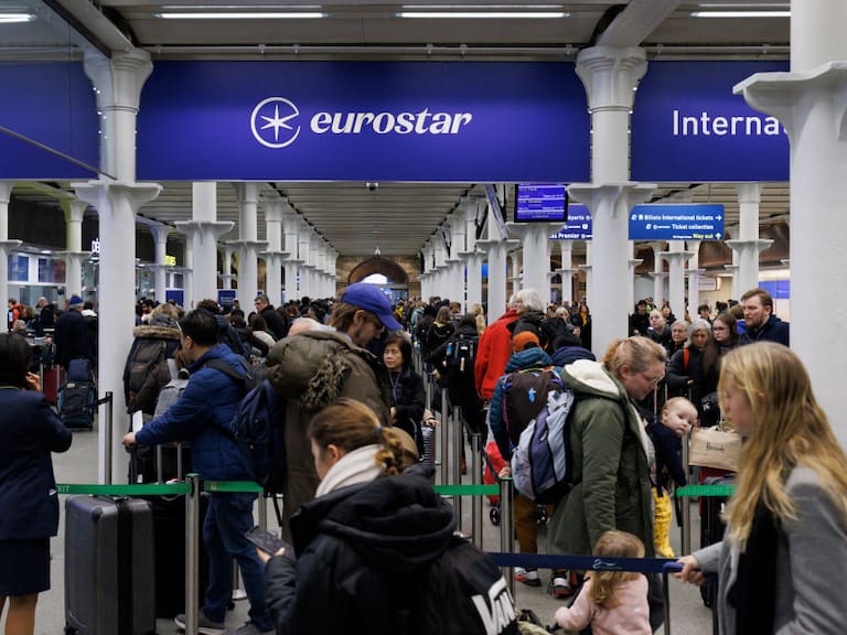 Eurosatar suspende salidad desde Londres hasta nuevo aviso.