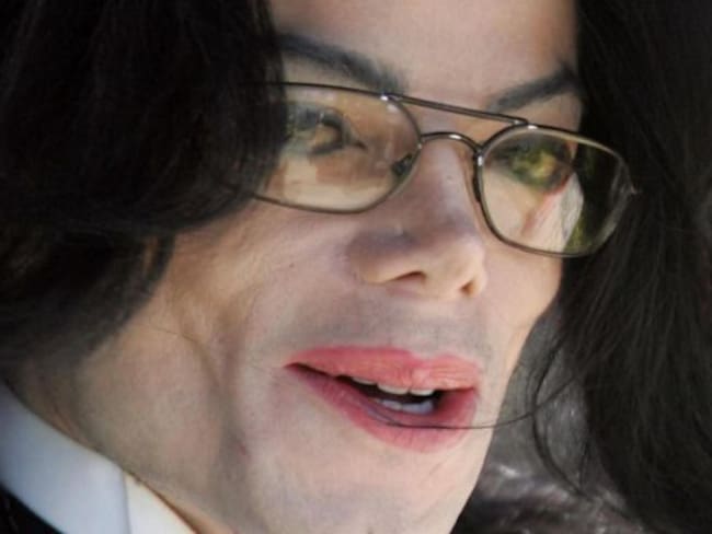 Continúa polémica por hallazgos en el rancho de Michael Jackson