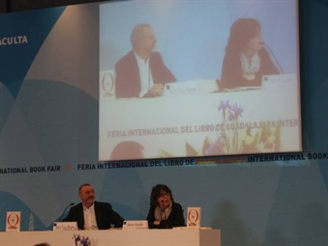 Redes sociales han despertado muchas conciencias: Pérez Reverte