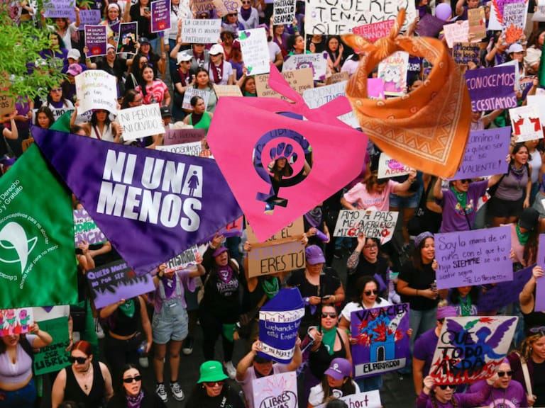 Marcha 8M, significado de los pañuelos feministas