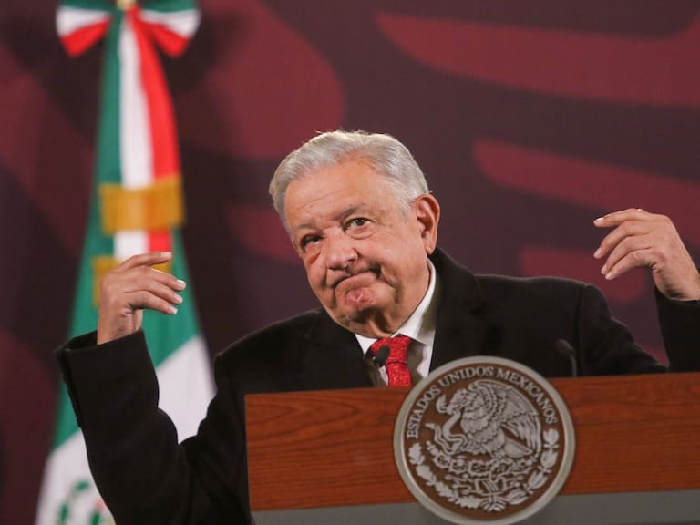 Andrés Manuel López Obrador, apareció con una infección ocular que el llamado "tutupiche", que señaló que ya está desapareciendo