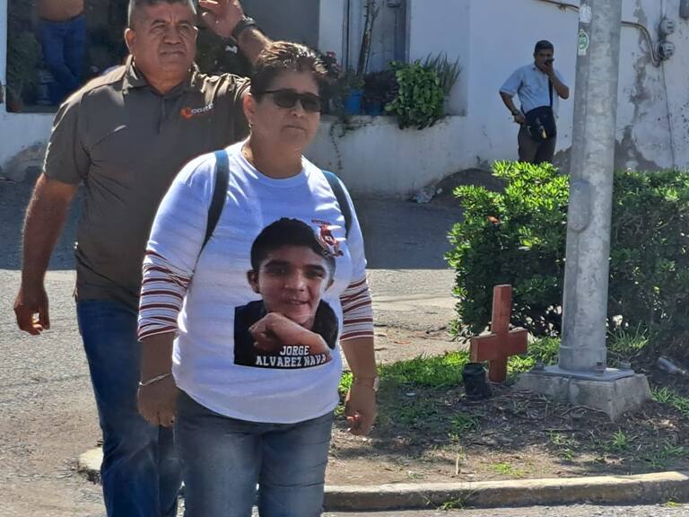 Desde muy temprano llegaron familiares de los normalistas a su reunión con Evelyn Salgado