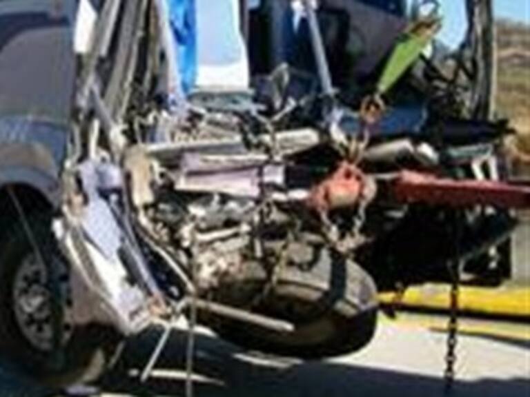 Choca autobús de pasajeros en Sinaloa