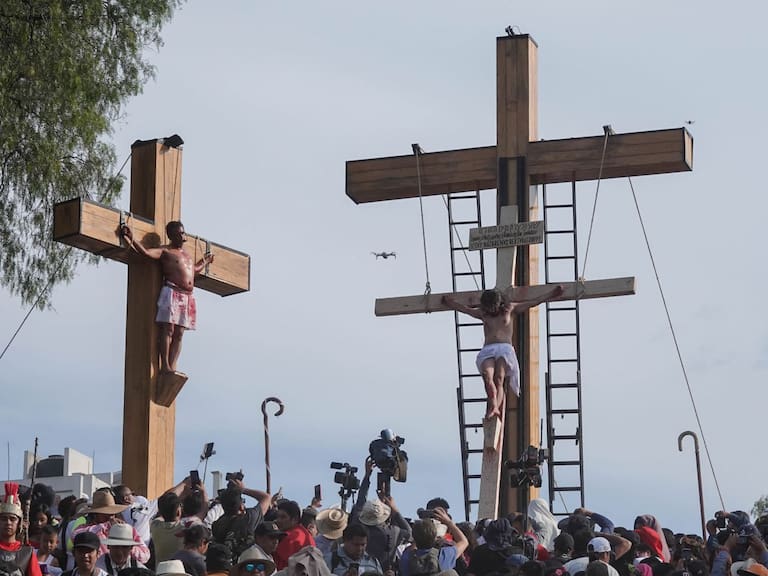 Mx - Viacrucis de Iztapalapa: la tradición que nació de una epidemia y hoy convoca a millones en Semana SantaFOTO: CAMILA AYALA BENABIB / CUARTOSCURO.COM