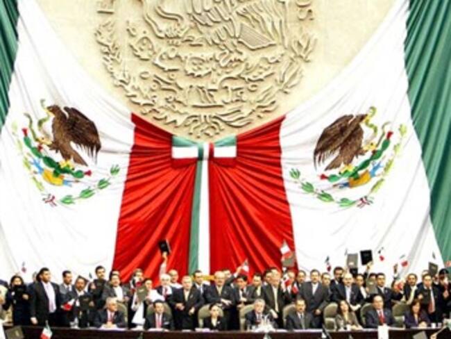 Reanudan sesión en San Lázaro tras entrega de V Informe