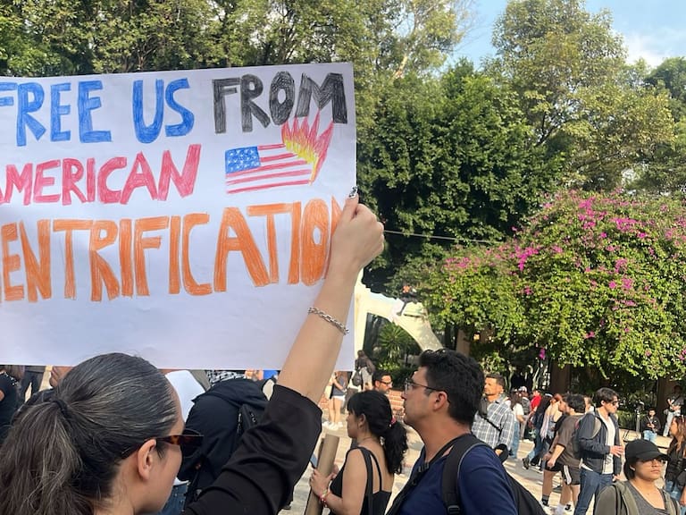 EE.UU. aprovechó la protesta contra la gentrificación para pedirle a mexicanos que se autodeporten