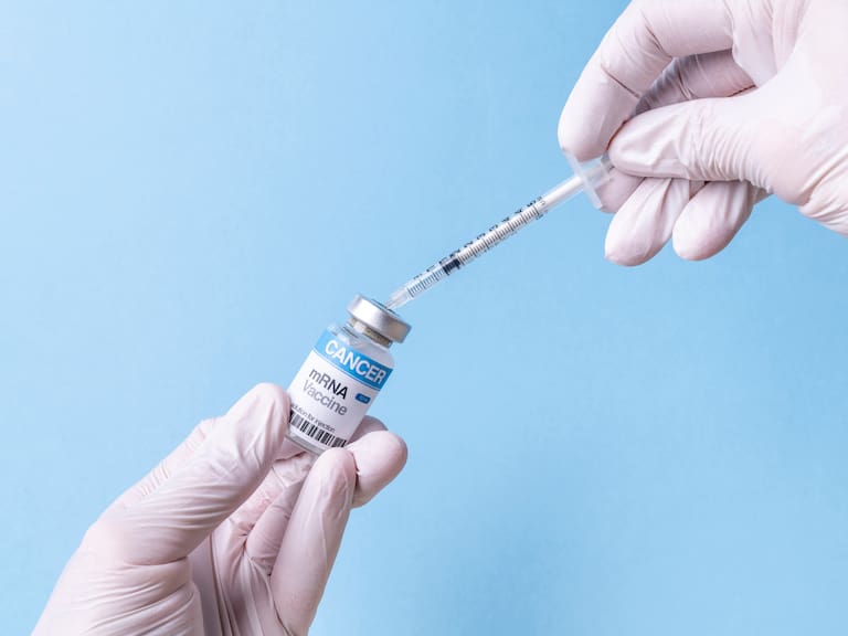 ¿Vacunas contra el cáncer en México? El histórico acuerdo entre Sheinbaum y Moderna