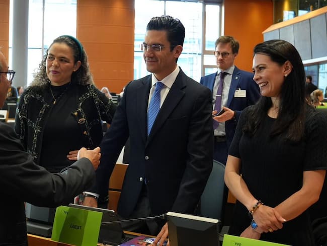 PAN lleva al Parlamento Europeo denuncias contra el Gobierno de México
