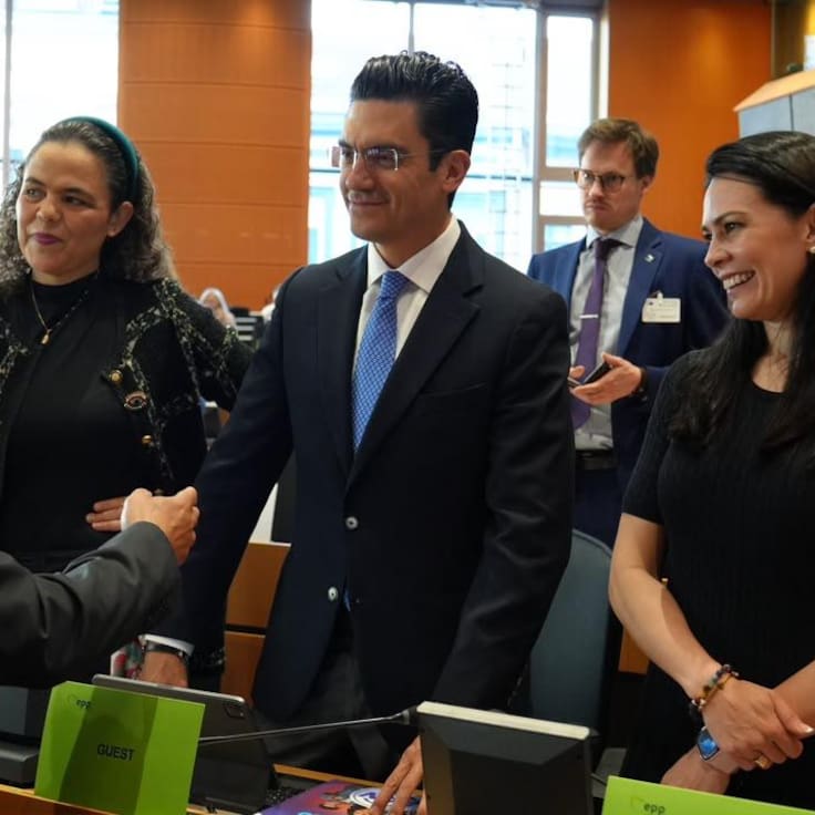 PAN lleva al Parlamento Europeo denuncias contra el Gobierno de México